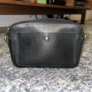 Madewell The Transport Camera Bag - black with alternate straps